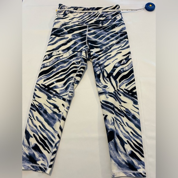 Medium leggings NWOT - Picture 3 of 3